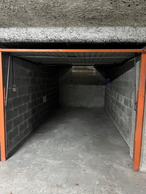 GARAGE 2 - Photo 1